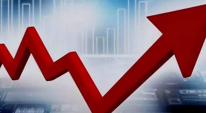 Apple Soars 7% to Record High; Major Indices Mixed